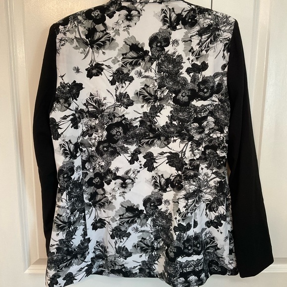 Tahari Black and White Floral Blazer - Picture 5 of 5